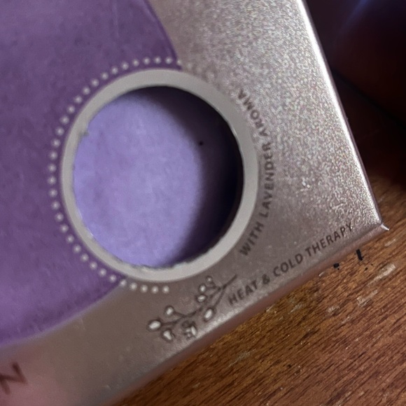 Brand new Hot & Cold Therapy Eye Cover/Mask, with Lavender - Picture 2 of 3